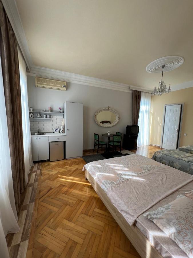 Kemeni Garden Ξενοδοχείο Μπατούμι Εξωτερικό φωτογραφία